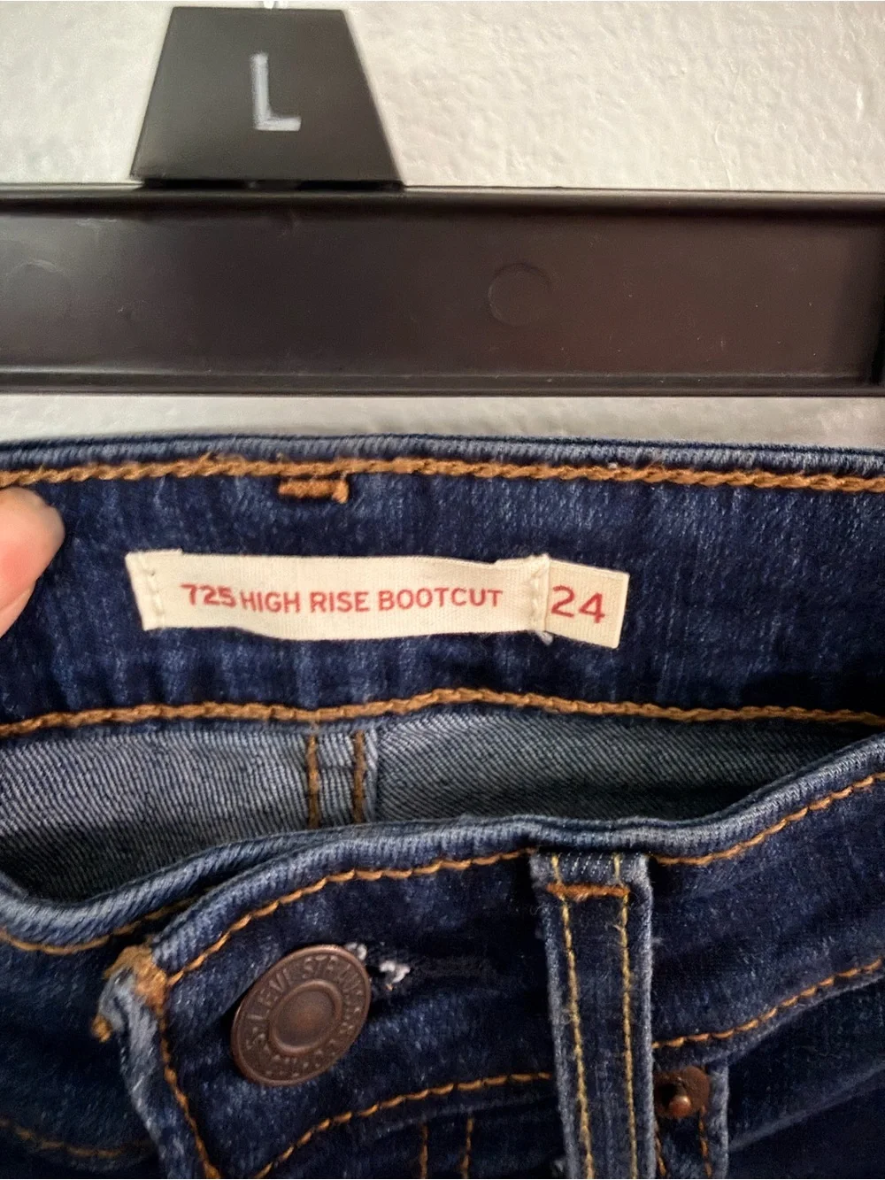 Levi's Dark Indigo Women’s 725 Highrise Bootcut Jeans SZ 24/30 - Picture 3 of 4